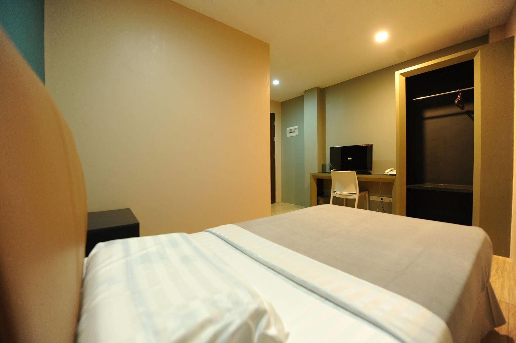 Urban Living Zen Hotel Davao City Dış mekan fotoğraf